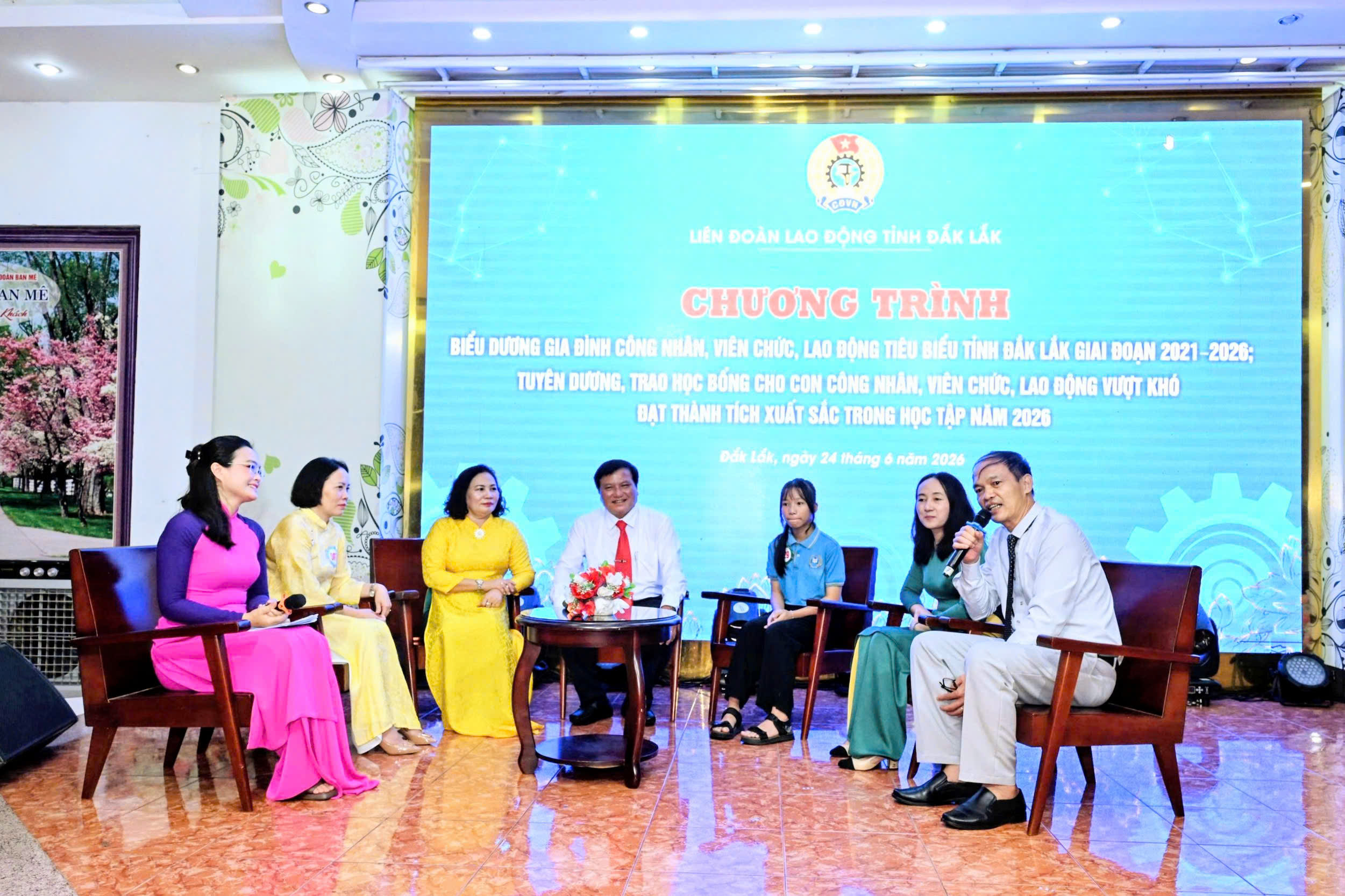 CÔNG ĐOÀN ĐỒNG HÀNH CÙNG HẠNH PHÚC NGƯỜI LAO ĐỘNG